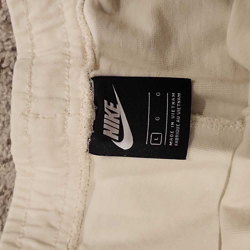 Nike Shorts - Picture 3 of 4